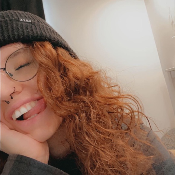 Meet your Posher, Kassia - Picture 1 of 1